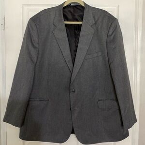 Men’s grey houndstooth sportcoat